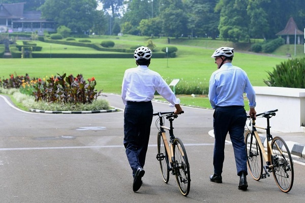 Jokowi, Albanese dan Sepeda Bambu