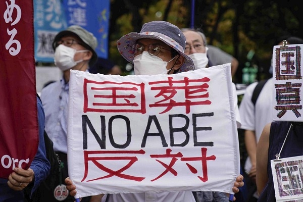 Shinzo Abe Dihormati dengan Pemakaman Kenegaraan, Ada Juga Yang Protes