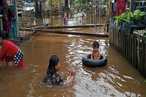 Hujan Lebat Akibatkan Banjir dan Tanah Longsor di Beberapa Dearah