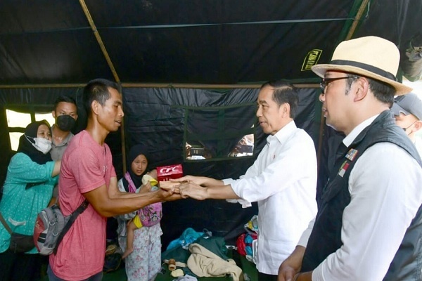 Jokowi Kunjungi Warga Korban Gempa Bumi Cianjur