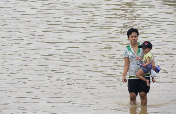 Banjir di Jalan Otista Raya Jakarta Timur Belum Surut
