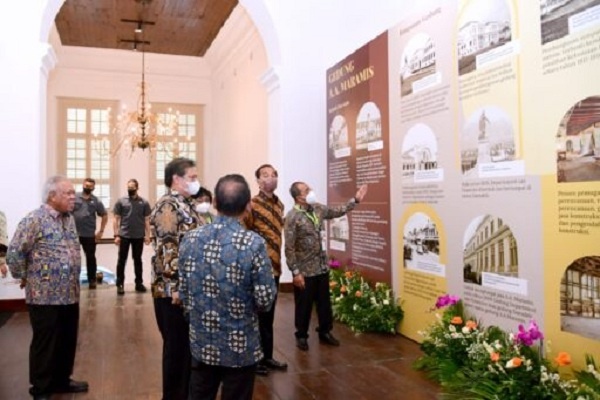 Jokowi Dapat Penjelasan Sejarah Gedung AA Maramis di Kementerian Keuangan, Jakarta