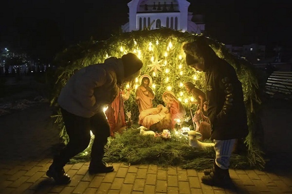 Gereja Ortodoks Rayakan Natal di Tengah Perang Rusia di Ukraina