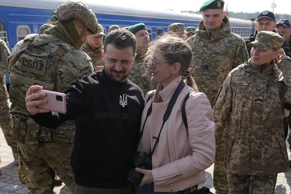 Presiden Ukraina Tur Beberapa Hari ke Medan Tempur di Wilayah Timur