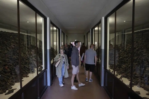 Museum Selamatkan Ribuan Sepatu Anak Korban Nazi Jerman di Auschwitz