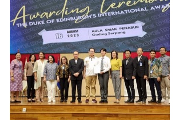 Pemberian Nugraha Kepada Peraih The Duke of Edinburgh’s International Award (DofE IA) 2023 oleh Yayasan BPK PENABUR