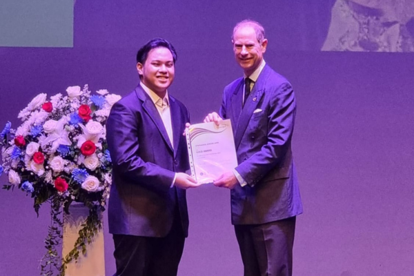 Alumni PENABUR Raih Tri-Award The Duke of Edinburgh’s International