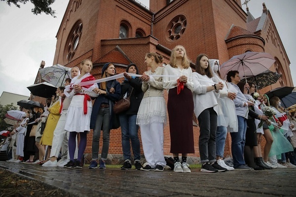 Penguasa Belarusia Lakukan Penindasan pada Pendeta dan Umat Beragama