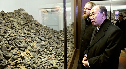 Peringatan Holocaust: Racun Genosida Masih Mengalir