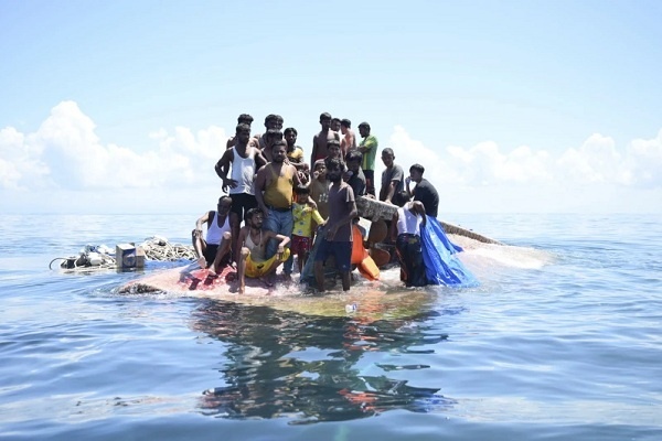 Perahu Pengungsi Rohingya Terbalik di Perairan Aceh