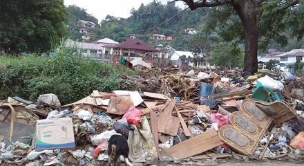 Pascabanjir Bandang, Manado Berperang Melawan Sampah