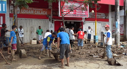 Pascabanjir Bandang, Manado Berperang Melawan Sampah