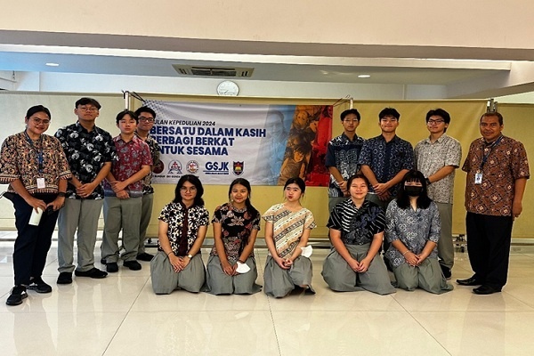 Sekolah PENABUR Gunung Sahari, Jakarta dan Gereja Berbagi Kasih pada Warga Sekitar