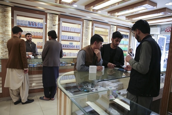 Bisnis Yang Menguntungkan di Afghanistan: Penukaran Uang, Telepon, Buku-buku Islam