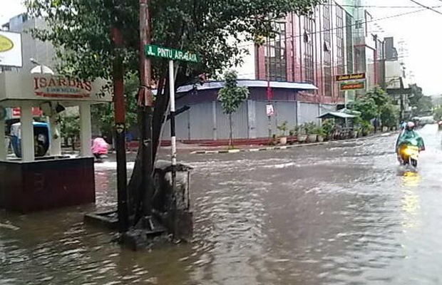 Beberapa Ruas Jalan di Jakarta Selasa Pagi Kembali Tergenang