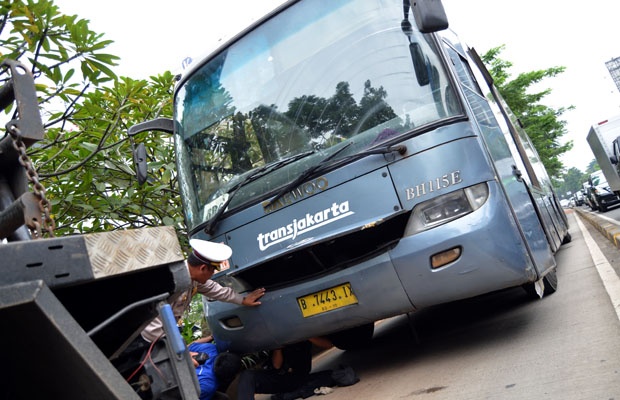 Bus Transjakarta Mogok di Jalan Rasuna Said