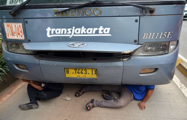 Bus Transjakarta Mogok di Jalan Rasuna Said