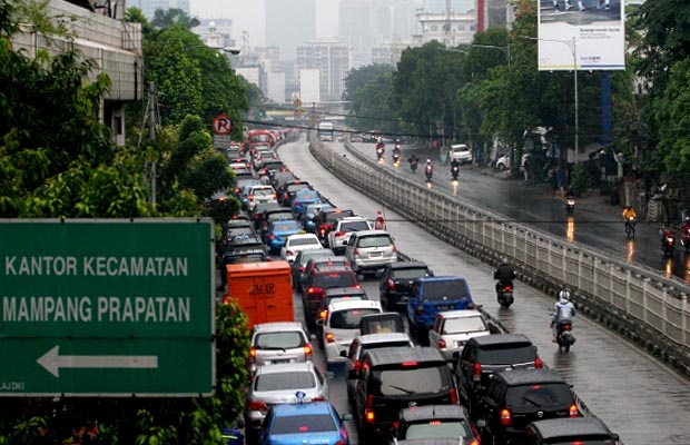 Jakarta Diguyur Hujan, Lalu Lintas Tersendat
