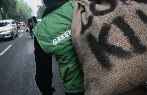 Greenpeace Gelar Aksi Tolak Industri Tambang Batubara