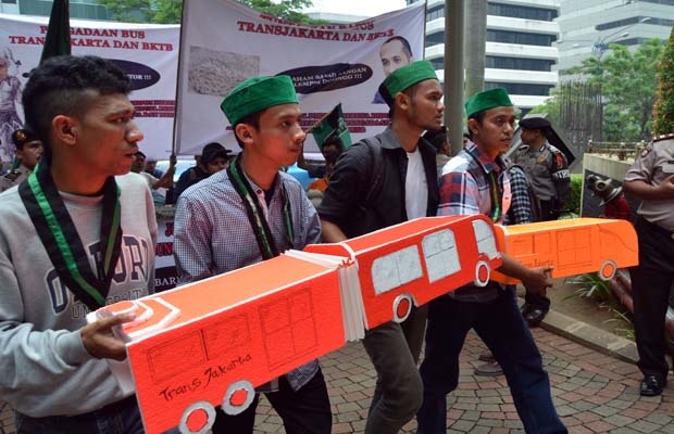 HMI Kembali Menuntut Pengusutan Bus Transjakarta