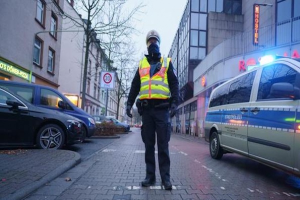 13.000 Orang Jerman Dievakuasi Ketika Petugas Menjinakkan Bom Sisa PD II 