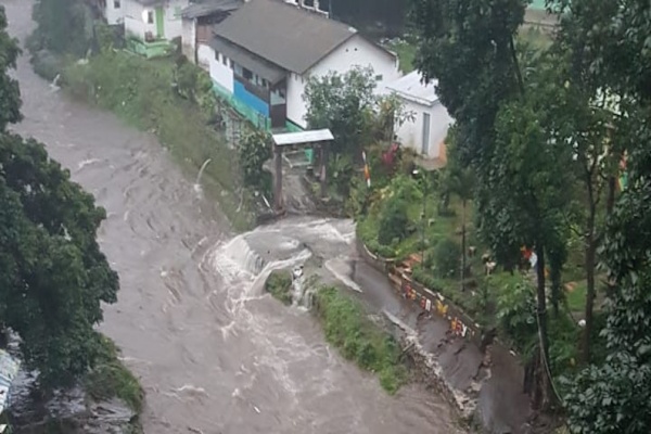 Banjir Juga Melanda Malang, Pidie, dan Pekalongan