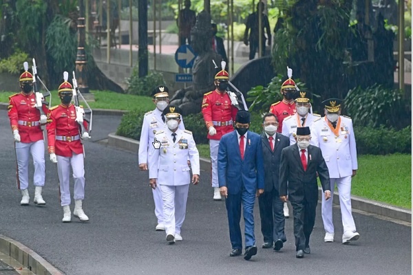 Presiden Lantik Gubernur Kalimantan Utara dan Sulawesi Utara