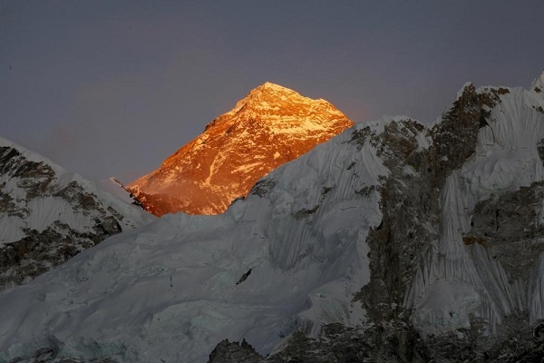 100 kasus COVID-19 Ditemukan di Base Camp Everest