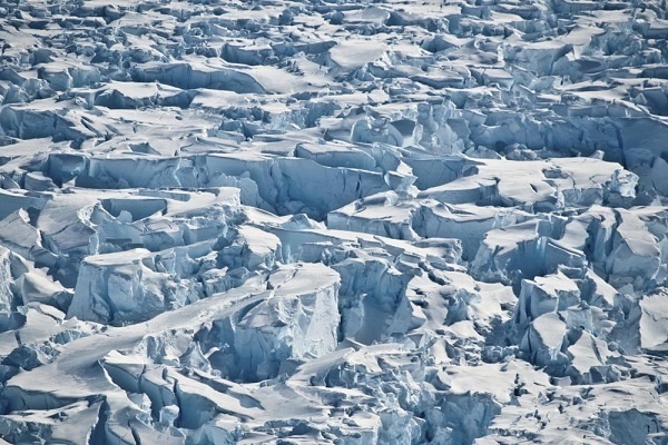 Studi: Lapisan Es Pelindung Gletser di Antartika Pecah Lebih Cepat
