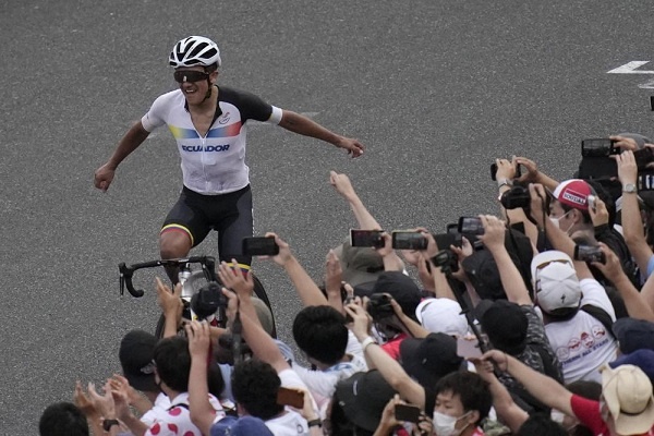 Olimpiade: Carapaz dari Ekuador Juara Balap Serpeda Jalan Raya