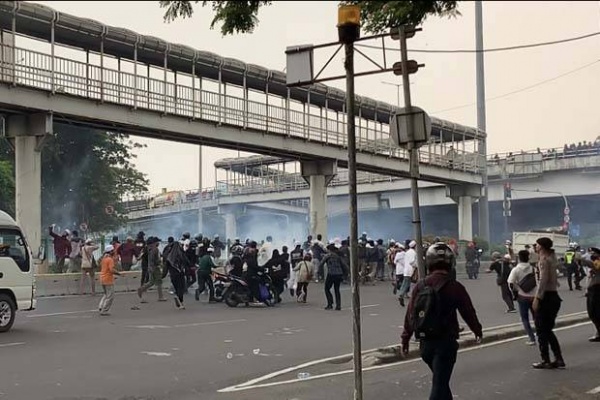 Banding MRS Ditolak Pengadilan, Massa Dibubarkan dengan Gas Air Mata