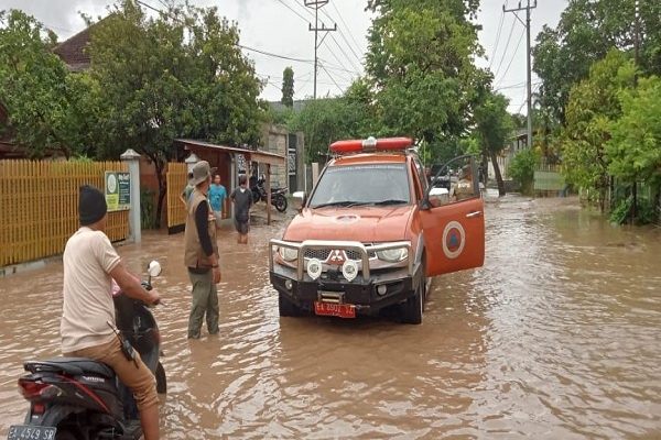 Hujan Deras dan Rob Mengakibatkan Banjir di Beberapa Daerah