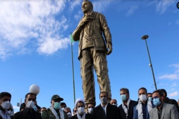 Patung Jenderal Qassem Soleimani di Iran Dibakar