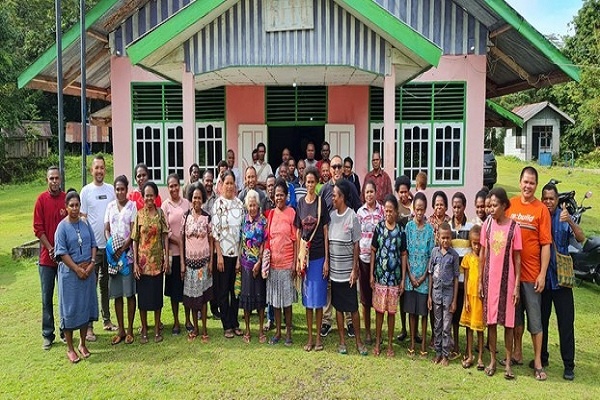 PGI dan Gereja Anggota UEM Berdialog dengan Warga dan Pemerintah Papua Barat