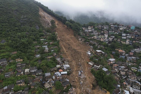Banjir dan Tanah Longsor di Kota Petropolis, Brasil, 94 Tewas