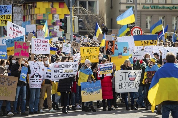 Warga Jerman Protes Invasi Rusia ke Ukraina