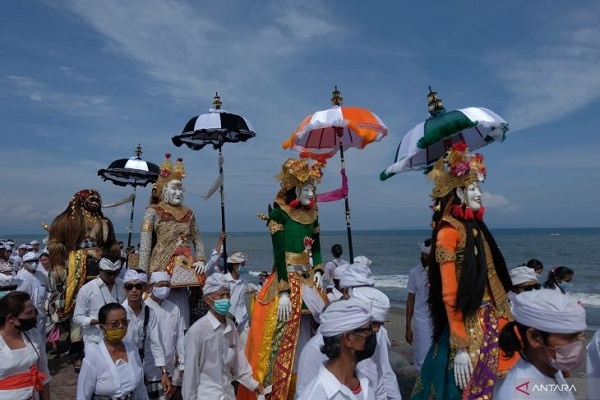 Umat Hindu Gelar Upacara Melasti Menjelang Hari Raya Nyepi