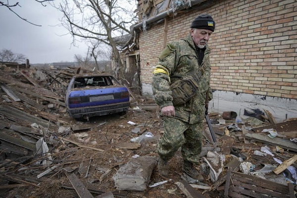 Puluhan Ribu Relawan Ukraina Bangkit Menghadang Invasi Rusia