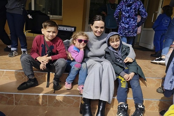Angelina Jolie, Duta UNHCR, Kunjungi Pengungsi Ukraina di Lviv