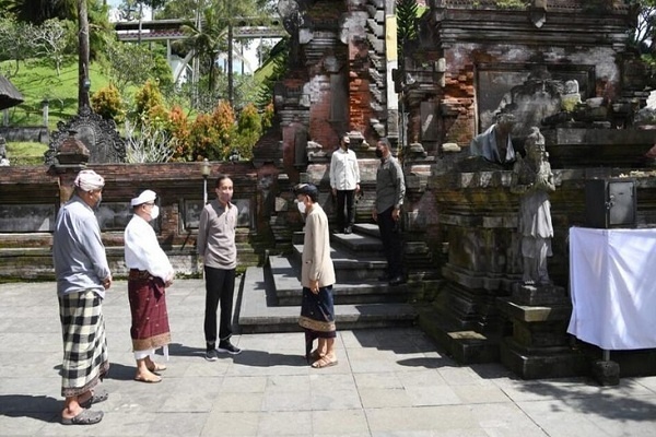 Jokowi Kunjungi Pura Tirta Empul di Gianyar, Bali,