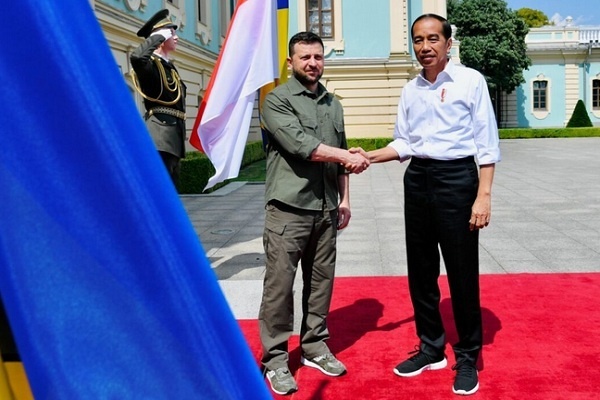 Jokowi Tawarkan Bawa Pesan Volodymyr Zelenskyy kepada Vladimir Putin