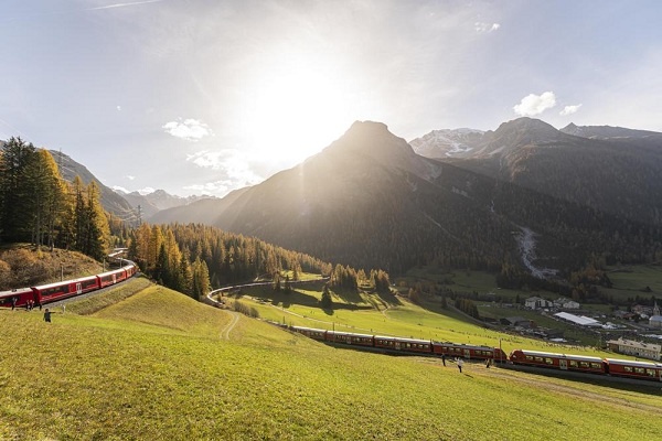 Swiss Klaim Catat Rekor Kereta Api Penumpang Terpanjang di Dunia