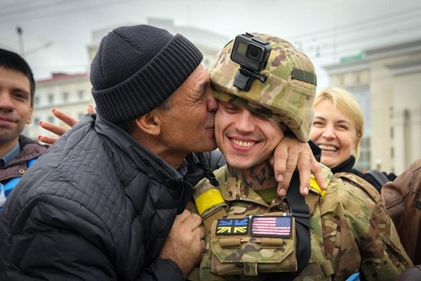 Kegembiraan Penduduk Setelah Kota Kherson Dibebaskan dari Pasukan Rusia
