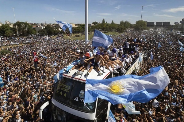 Argentina Pesta Kemenangan, Para Pemain Terpaksa Diterbangkan dengan Helikopter
