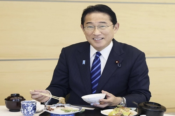 Pemimpin Jepang, Korea Selatan dan AS Makan Hidangan Laut Jepang