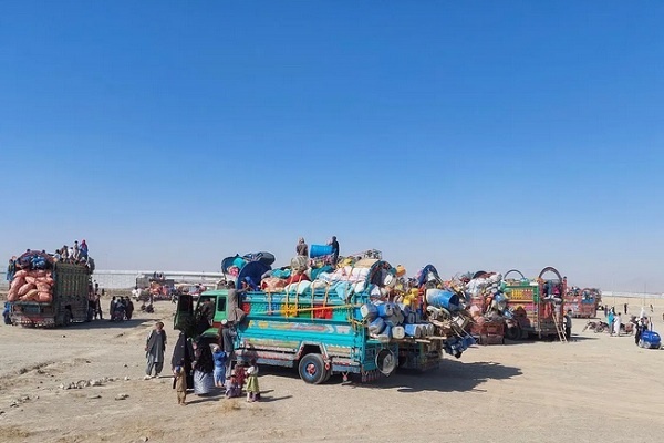 Terancam Deportasi, Ratusan Ribu Warga Afghanistan Meninggalkan Pakistan
