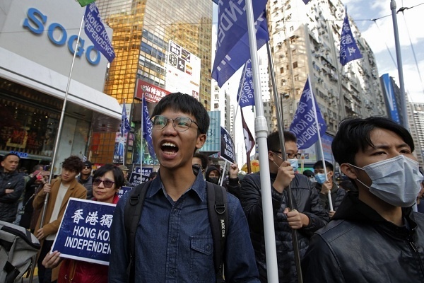 Aktivis Pro Demokrasi Hong Kong Mencari Suaka di Inggris