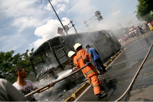 Bus Transjakarta Hangus Terbakar 