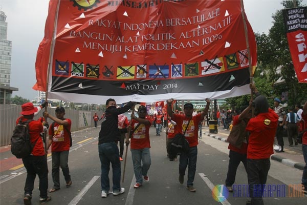 Ribuan Buruh Lumpuhkan Jakarta