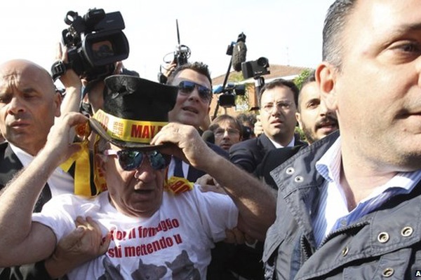 Berlusconi Jalani Hari Pertama Hukuman Pelayanan Masyarakat 